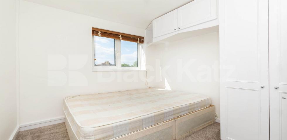 Fantastic spacious 4 bed in Camden mins to shops Abingdon Close, CAMDEN